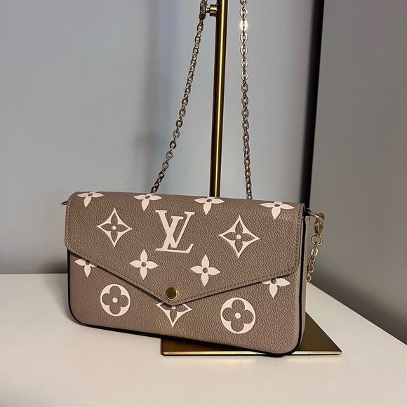Louis Vuitton Handbags - ❤️1950❤️ Louis Vuitton Felicie Pochette in Dove Cream Tourterelle
